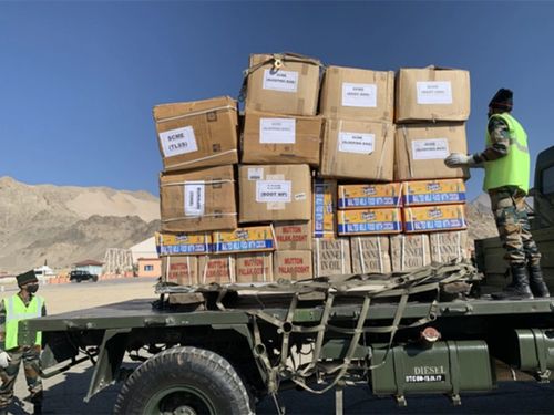 印度增兵高原地区,美国 送来 1.1万件防寒服,印军 味大了点