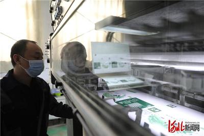 河北张家口:疫情防控物资生产“两不误”